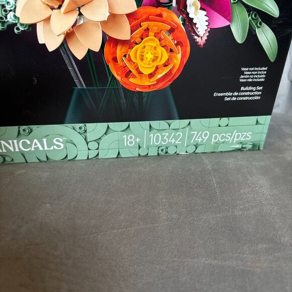 LEGO Botanicals 10342 Pretty Pink Flower Bouquet – Home Décor Display Set (749 p - Picture 3 of 4